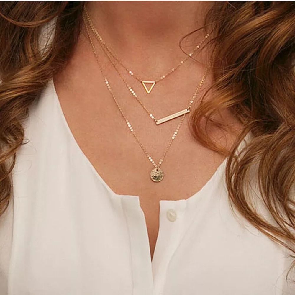 Dainty gold layered necklace